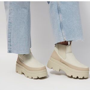 UGG Brisbane Chelsea Boot